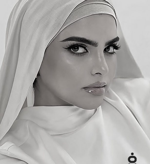 صور سارة الودعاني بالحجاب