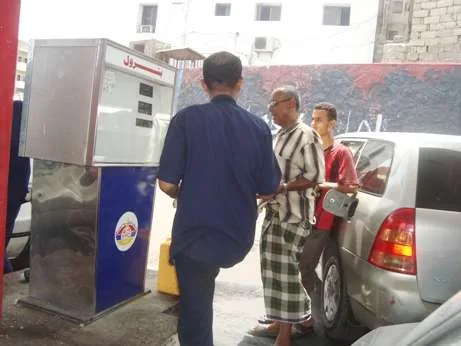 أسعار البنزين اليوم في عدن : محطات الوقود في محافظة عدن تضع تسعيره جديده 1 أسعار البنزين اليوم في عدن : محطات الوقود في محافظة عدن تضع تسعيره جديده - اليمن الغد