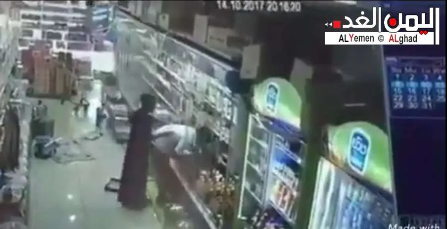 الشاب السعودي يحاول التحرش باليمني https://www.youtube.com/watch?v=8S2ksR6GRRc