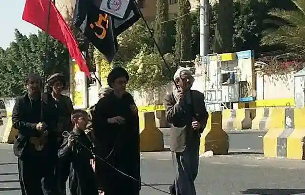 صور حسينية في صنعاء : شيعة اليمن في صنعاء يرفعون أعلام فيها ياحسينه يا عليه