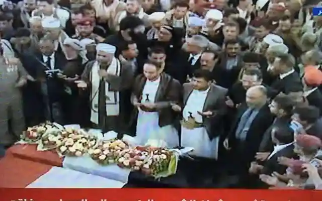 صور تشييع جنازة صالح الصماد واسماء القيادات المتواجدين