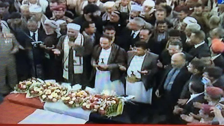 a6c1ce46e858a82b www.pagearabic.com b8769311cc6b49d9 jpg | صور تشييع جنازة صالح الصماد واسماء القيادات المتواجدين