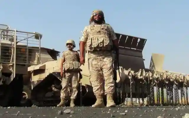 بن دغر يصلي الجمعة في جزيرة سقطرى ولجنة سعودية تصل للجزيرة