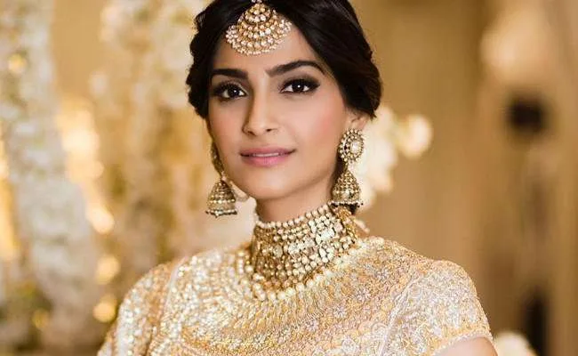 صور سونام كابور في ليلة الحناء وموعد حفل زواج Sonam Kapoor 1 صور سونام كابور في ليلة الحناء وموعد حفل زواج Sonam Kapoor - اليمن الغد