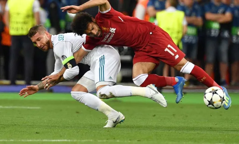 صور اصابة محمد صلاح في مباراة ريال مدريد وليفربول 1 DeJj12uW4AYaKbQ