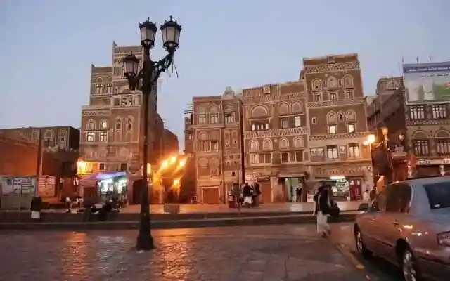 الأسواق اليمنية تكتظ بالمتسوقين قبل موعد رمضان 2018
