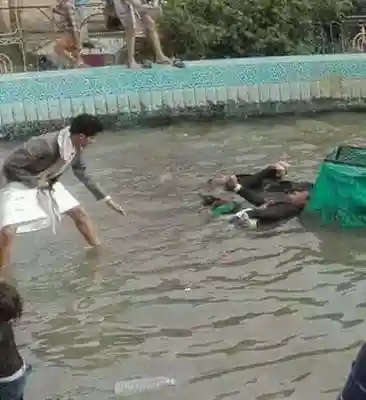 صور : مقتل 3 أشخاص في حديقة السبعين في صنعاء بسبب صعق الكهرباء ” فرحة العيد إنتهت بجنازة”