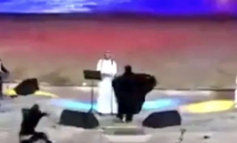 صور فتاة عكاظ تقتحم مسرح سوق عكاظ وتقبل ماجد المهندس - اليمن الغد
