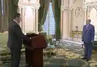 رئيس الوزراء الجديد معين عبد الملك يؤدي اليمين الدستوري أمام الرئيس هادي