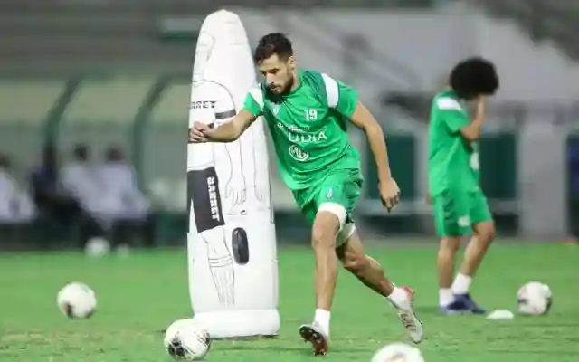 إستبعاد يوسف بلايلي من مباراة الأهلي والشباب اليوم