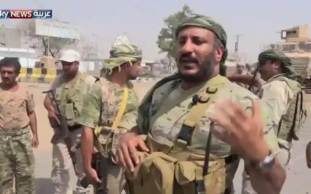 الفرق بين معسكرات حمود المخلافي ومعسكرات طارق صالح