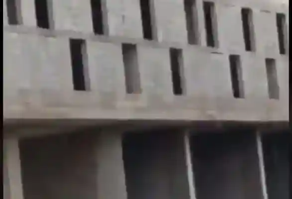 معنفة تحاول الانتحار وتريد الدخول للسجن