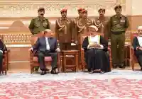 الرئيس عبده ربه منصور هادي يصل إلى مسقط لتقديم واجب العزاء