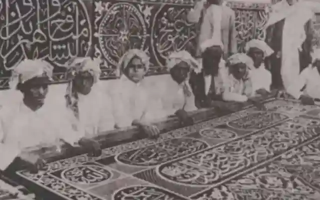 تعرف على تاريخ وقصة أول مصنع لكسوة الكعبة الشريفه بالسعودية