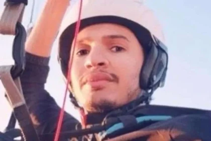 ما هي قصة الطيار الشراعي الذي توفي بسبب سوء الأحوال الجوية