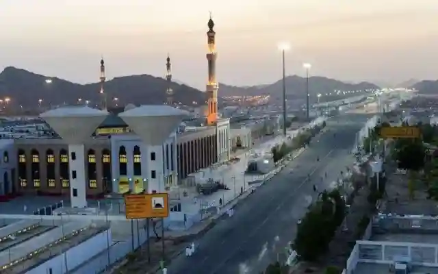 الغرامات المفروضة على 16 مخالفاً لدخولهم الأماكن المقدسة دون إذن