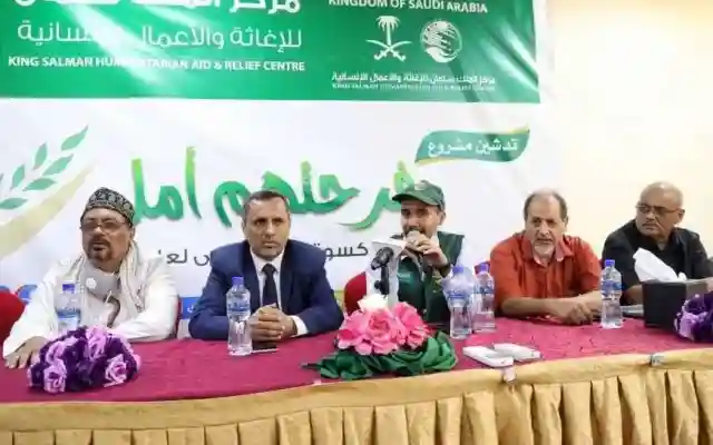 يقدم مركز الملك سلمان للإغاثة مشاريع “فرحتهم أمل” للأيتام والأطفال النازحين في العديد من محافظات اليمن.