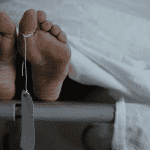 تفسير رؤية الشخص الحي في المنام وهو ميت للمرأة المتزوجة