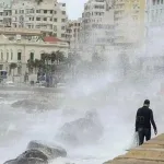 نوة الغطاس تضرب الإسكندرية برودة و رياح شديدة وغزارة الأمطار فيديو