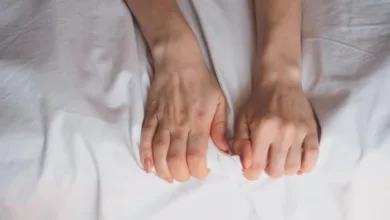 حكّ المنطقة الحميمة دليل شامل لفوائدها ومخاوفها ونصائح الاستمتاع بها مع زوجك | alyemenalghad.news