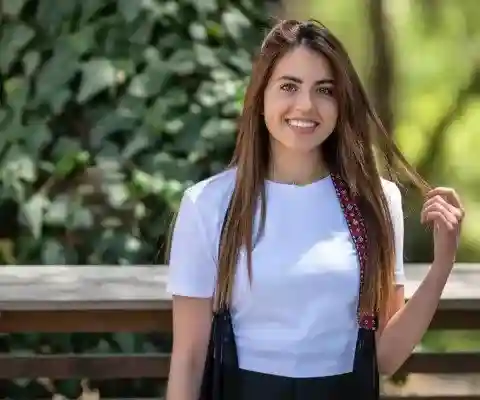 ما هي حقيقة استقالة لانا كلغاصي من قناة العربية والحدث؟ من هي