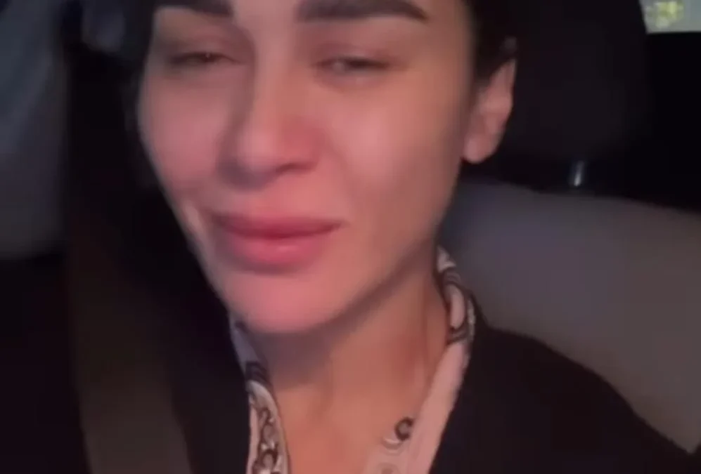 صور : نادين الراسي تهرب من منزلها بالبجامة بسبب القصف الإسرائيلي | alyemenalghad.news
