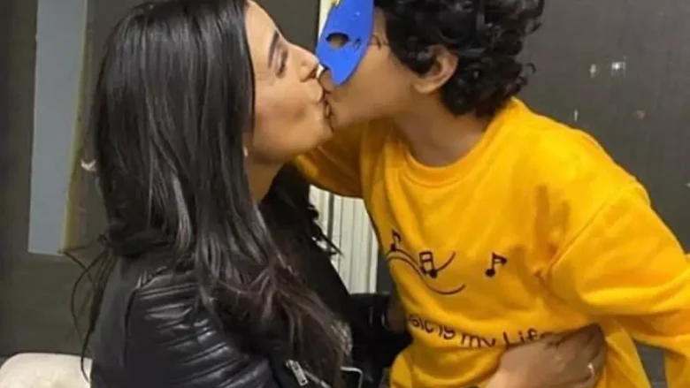 فضيحة هاجر الشرنوبي تقبيل إبنها في الشفايف يثير غضب