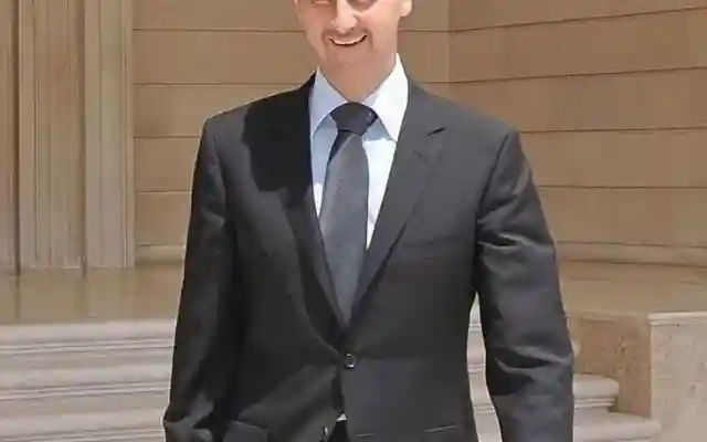 الرئيس السوري بشار الأسد يعلن تنحيه عن السلطة هل سيفعلها