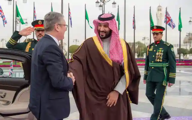ولي العهد السعودي الأمير محمد بن سلمان يستقبل رئيس الوزراء البريطاني في قصر اليمامة بالرياض
