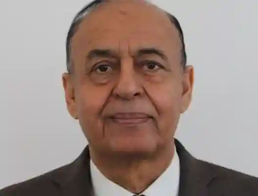 وفاة السفير اليمني عمر حسين سبعة في التشيك عن عمر 66 عامًا