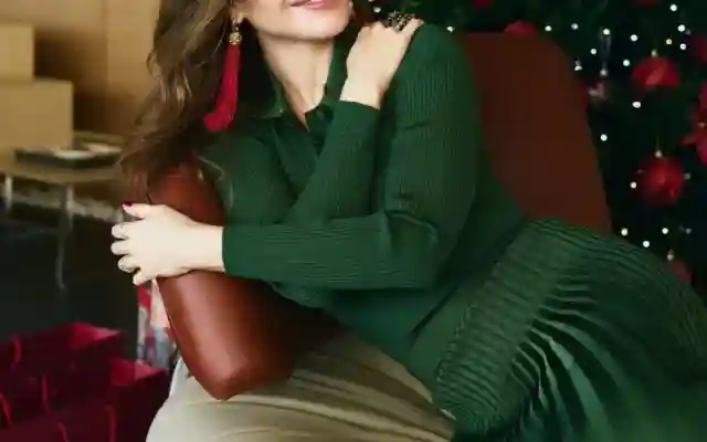 بمناسبة عيد الميلاد المجيد عيد الكريسماس Merry Christmas  نانسي عجرم تهنيء الجميع