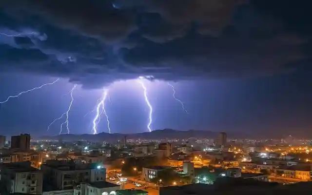 حالة الطقس في جازان ليوم 2 ديسمبر 2024 أمطار ورياح وصواعق رعدية