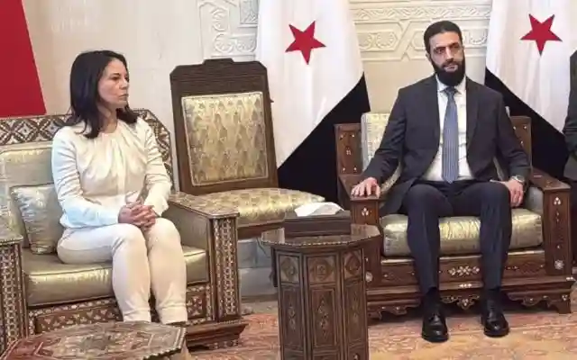 رفض مصافحتي : هكذا ردت أنالينا بيربوك وزيرة الخارجية الألمانية بعدم مصافحة أحمد الشرع لها
