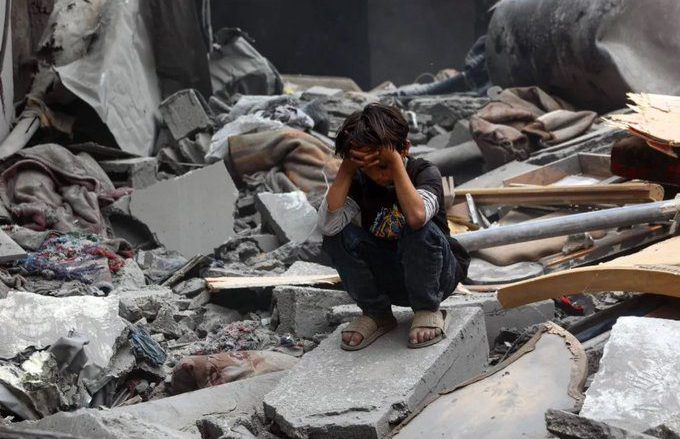 وفاة 14 شخصًا بينهم طفلان