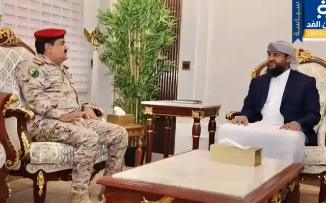إجتماع عبدالرحمن المحرمي مع وزير الدفاع