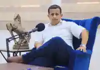 فتحي بن لزرق يواجه تحديًا صحيًا دقيقًا في القاهرة ويطلب دعاء جمهوره