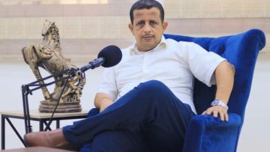 فتحي بن لزرق يواجه تحديًا صحيًا دقيقًا في القاهرة ويطلب دعاء جمهوره