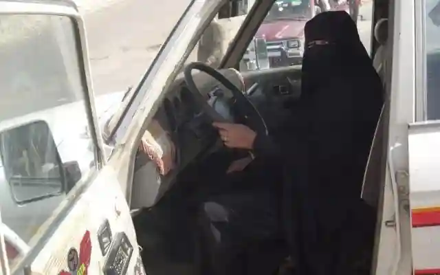 وفاة أول سائقة أجرة في المحويت آمنة العلفي