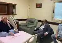 الرئيس الأسبق حيدر العطاس يزور الشيخ البركاني ويطمئن على صحته