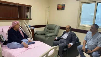 atasbarakany | الرئيس الأسبق حيدر العطاس يزور الشيخ البركاني ويطمئن على صحته