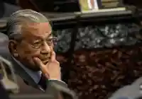 حقيقة وفاة مهاتير محمد.. تفاصيل الحالة الصحية لزعيم ماليزيا بعد “سقوط” أدخله المستشفى