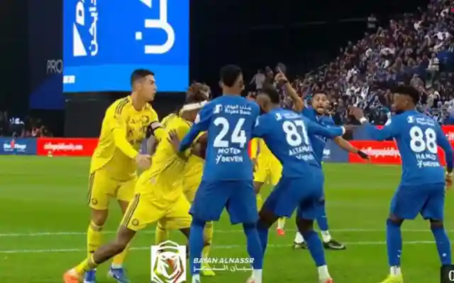الهلال يهزم النصر بثلاثية مثيرة ويعزز صدارته في الدوري السعودي