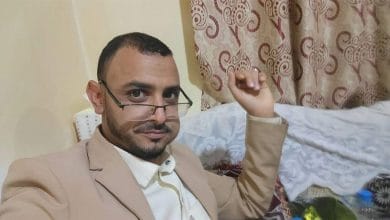 خروج الصحفي محمد دبوان المياحي من الاحتجاز في صنعاء 2 خروج الصحفي محمد دبوان المياحي من الاحتجاز في صنعاء