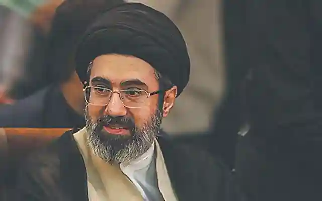 من هو مجتبى خامنئي؟ سيرة ذاتية شاملة لابن المرشد الأعلى الإيراني وتفاصيل عن زوجته زهراء حداد عادل